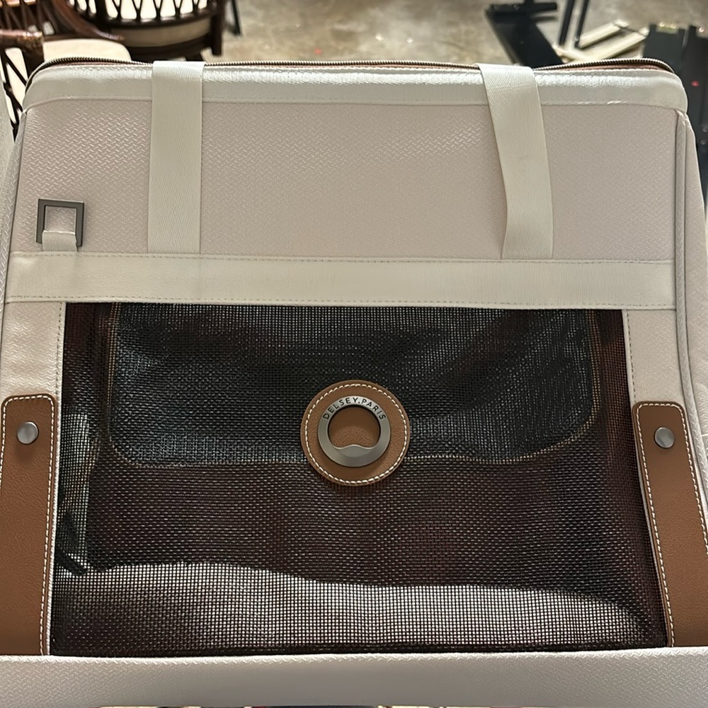 Gorgeous Delsey Pet Carrier in White